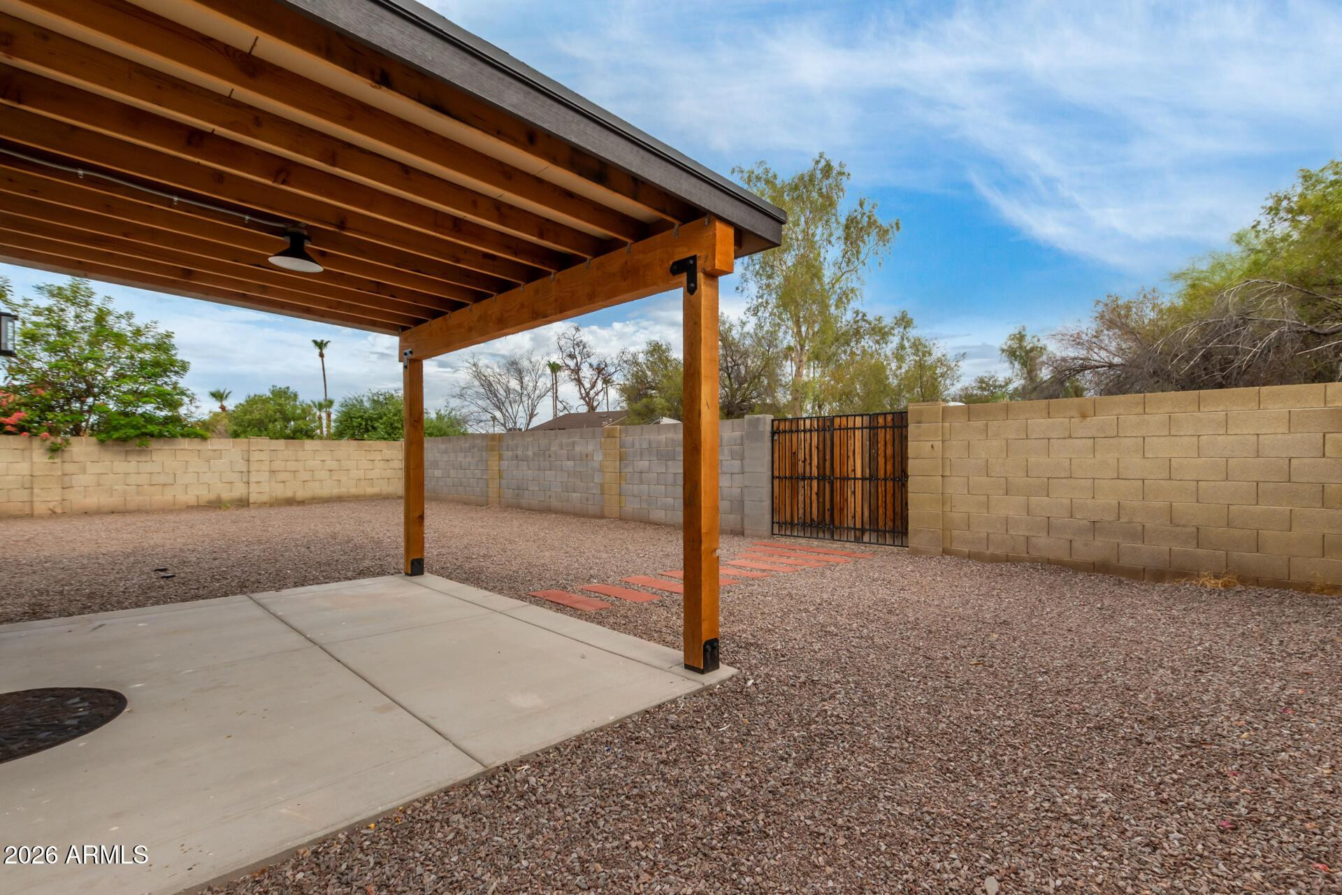 1628 East Del Rio Drive Tempe, AZ 85282 - Photo 29 of 32 a view of a backyard of the house
