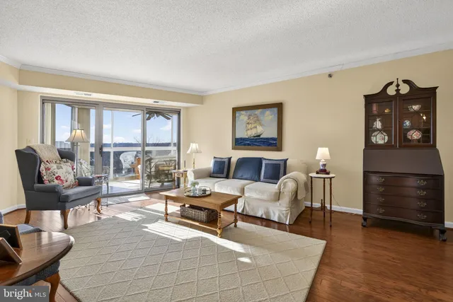 $367,000 | 19385 Cypress Ridge Terrace, Unit 821, Leesburg, VA 20176