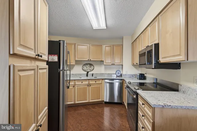 $367,000 | 19385 Cypress Ridge Terrace, Unit 821, Leesburg, VA 20176