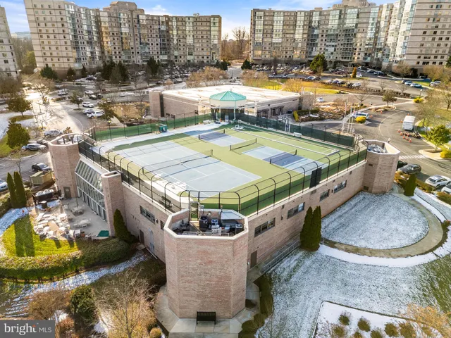 $367,000 | 19385 Cypress Ridge Terrace, Unit 821, Leesburg, VA 20176