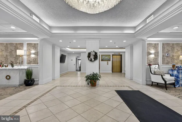 $367,000 | 19385 Cypress Ridge Terrace, Unit 821, Leesburg, VA 20176