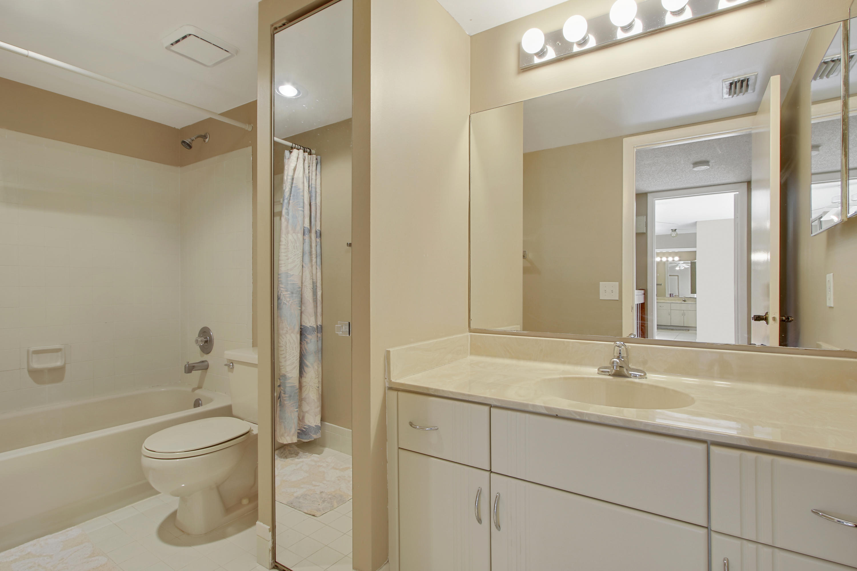 8093 Boca Rio Drive Boca Raton, FL 33433 - Photo 16 of 26 16
