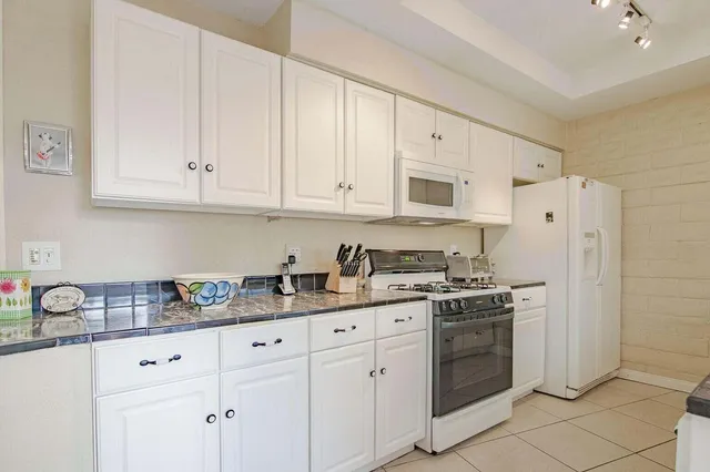 $318,000 | 68473 Calle Toledo, Cathedral City, CA 92234