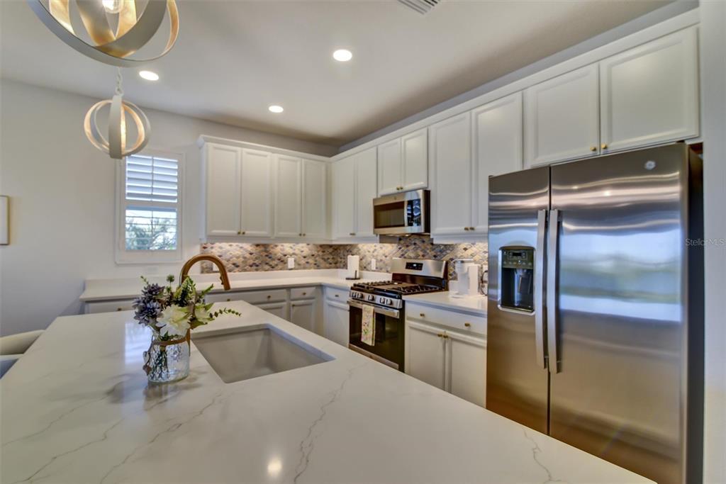 8192 Sternway Road Sarasota, FL 34240 - Photo 5 of 33 Gallery Image 5