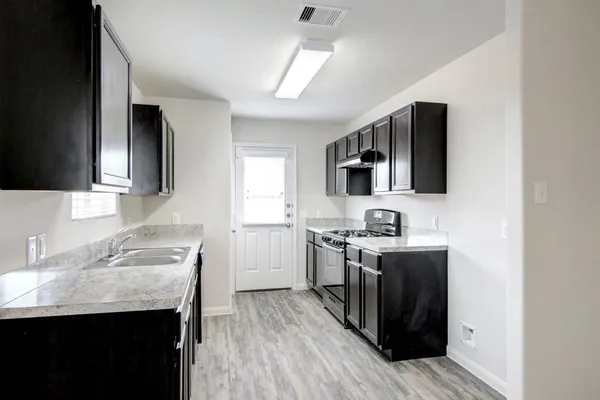 $1,950 | 6127 Dawn Misty Lane, Houston, TX 77048