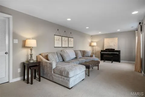 $390,000 | 16437 Cobbleskille Drive, Chesterfield, MO 63017