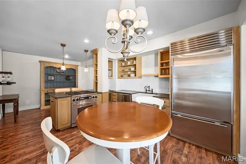 $390,000 | 16437 Cobbleskille Drive, Chesterfield, MO 63017