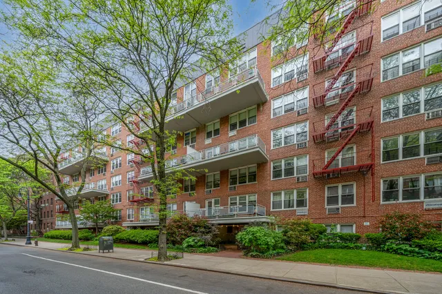 $500,000 | 415 Argyle Road, Unit 4W | Ditmas Park