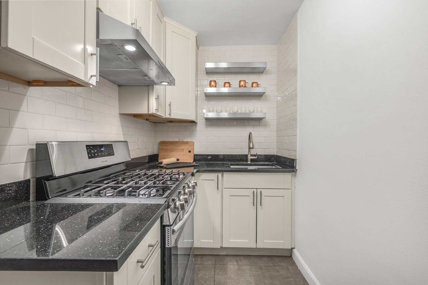 415 Argyle Road, Unit 4W Brooklyn, NY 11218 - Photo 6 of 15