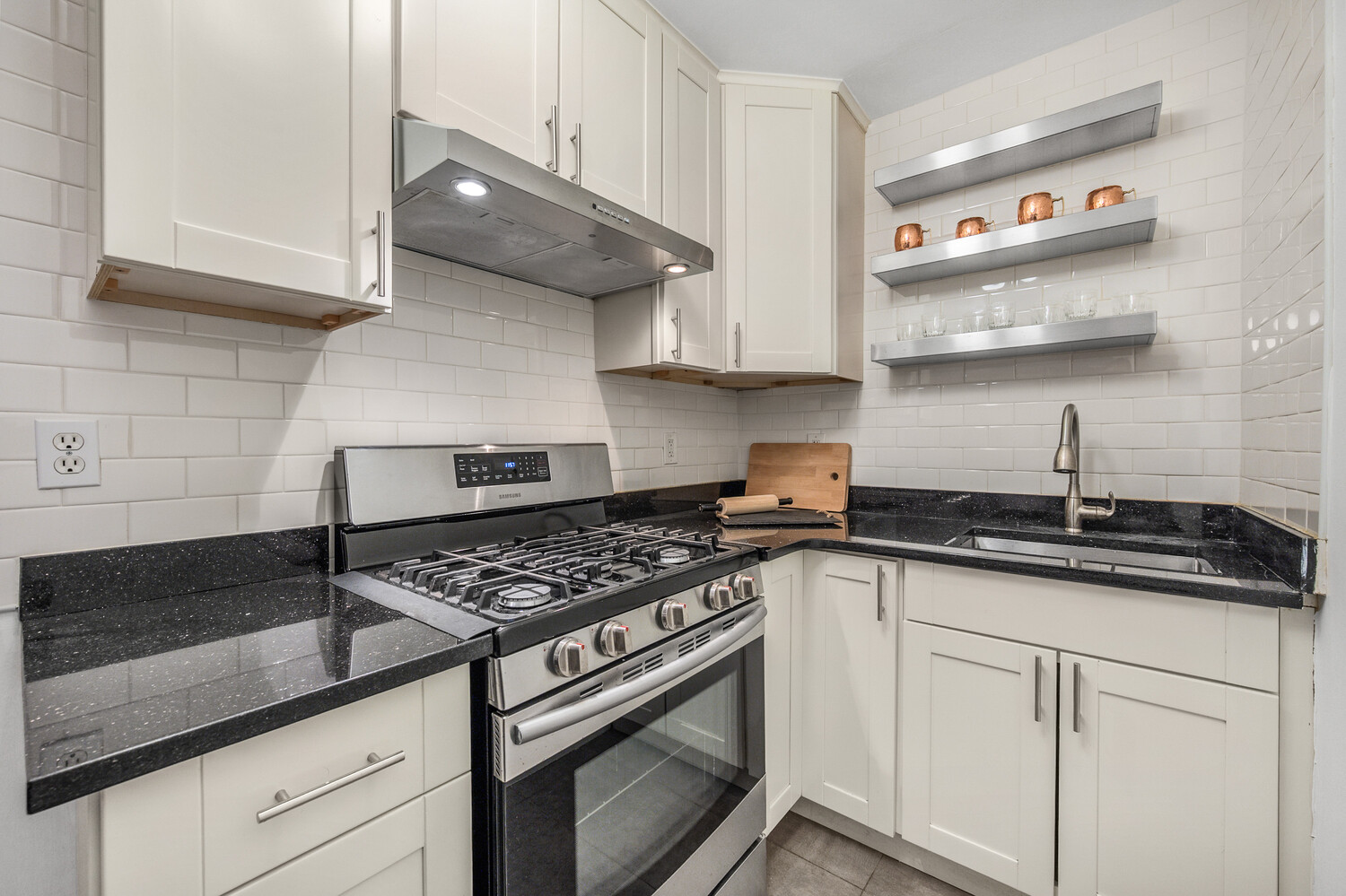 415 Argyle Road, Unit 4W Brooklyn, NY 11218 - Photo 7 of 15