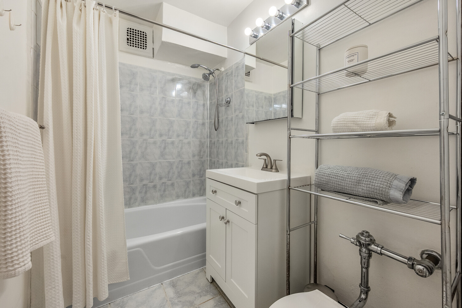 415 Argyle Road, Unit 4W Brooklyn, NY 11218 - Photo 9 of 16