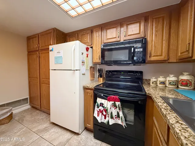 $105,000 | 10330 West Thunderbird Boulevard, Unit A303, Sun City, AZ 85351