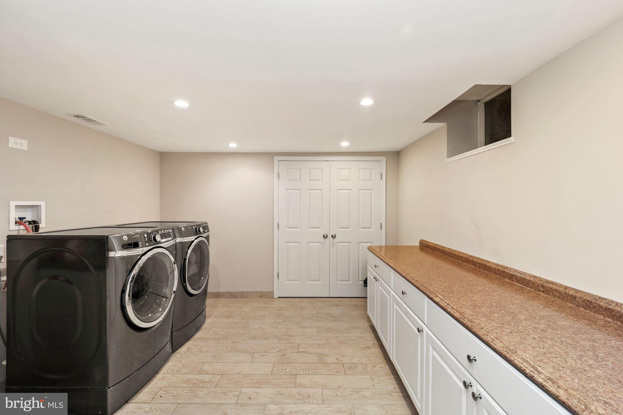 8100 Pinehurst Harbour Way Pasadena, MD 21122 - Photo 70 of 70 Laundry Room