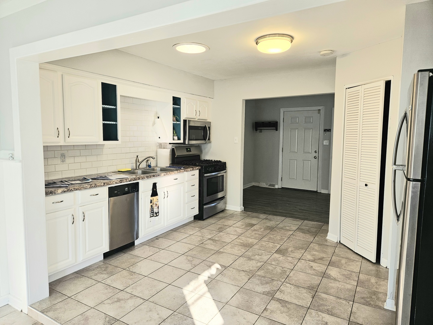 1807 Beach Road McHenry, IL 60050 - Photo 9 of 19