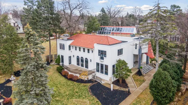 $14,995 | 4637 East Lake Harriet Parkway, Minneapolis, MN 55419