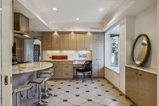 $14,995 | 4637 East Lake Harriet Parkway, Minneapolis, MN 55419