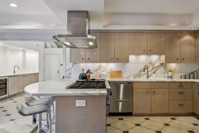 $14,995 | 4637 East Lake Harriet Parkway, Minneapolis, MN 55419