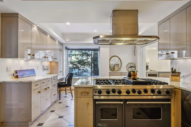 $14,995 | 4637 East Lake Harriet Parkway, Minneapolis, MN 55419