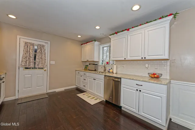 $335,000 | 35 Pinewood Way, Argyle, NY 12809