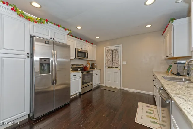 $335,000 | 35 Pinewood Way, Argyle, NY 12809