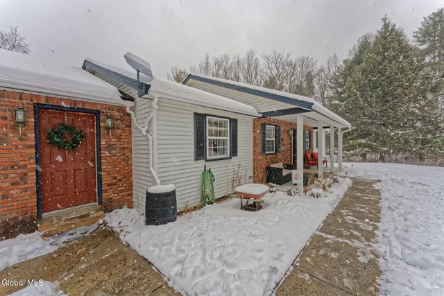 $335,000 | 35 Pinewood Way, Argyle, NY 12809