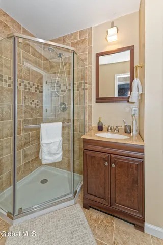 $335,000 | 35 Pinewood Way, Argyle, NY 12809