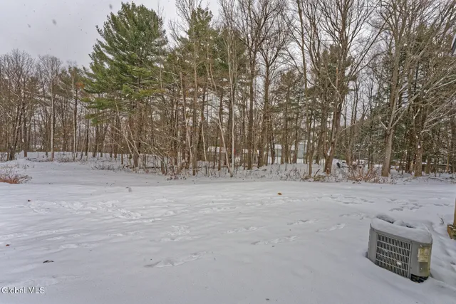 $335,000 | 35 Pinewood Way, Argyle, NY 12809