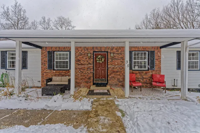$335,000 | 35 Pinewood Way, Argyle, NY 12809
