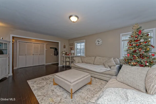 $335,000 | 35 Pinewood Way, Argyle, NY 12809