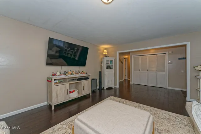 $335,000 | 35 Pinewood Way, Argyle, NY 12809