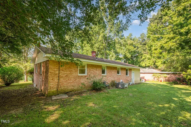 a view of backyard with a garden and plants