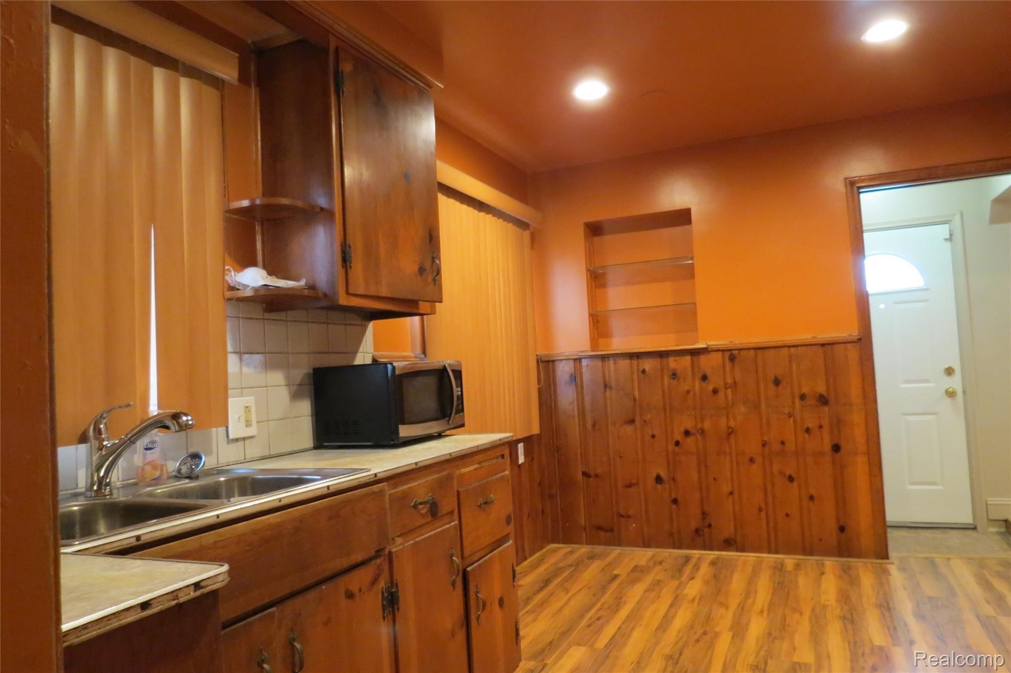 20547 Annchester Road Detroit, MI 48219 - Photo 5 of 17 IMG_6226.JPG