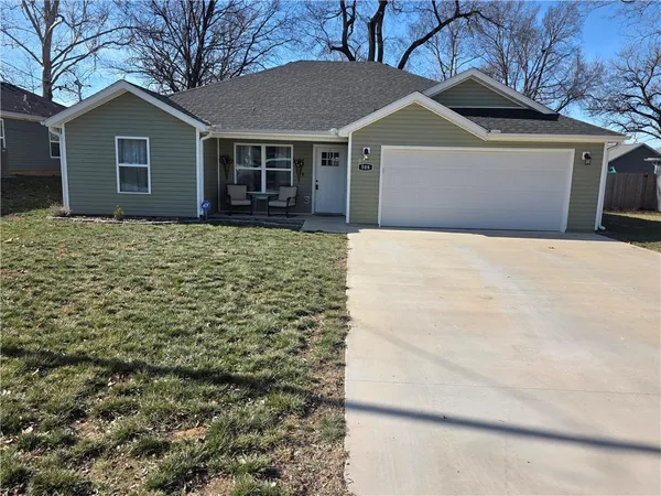 $216,000 | 508 South Maple Street, Carterville, MO 64835