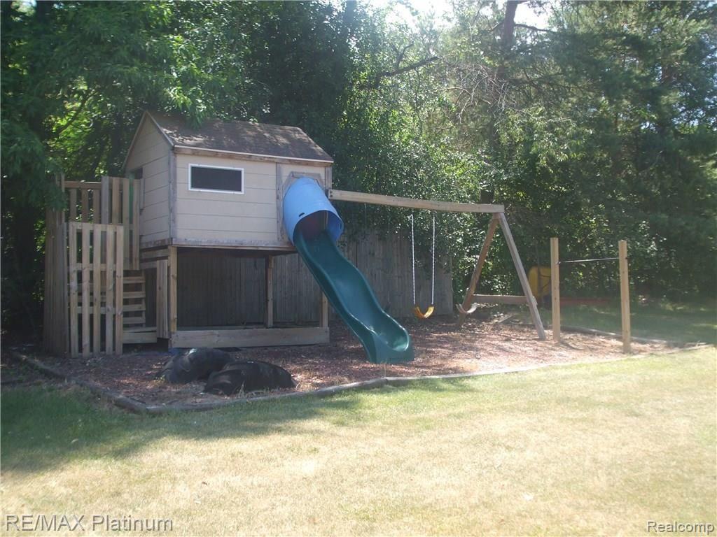 6695 Cuthbert Road White Lake, MI 48383 - Photo 25 of 31 DSCF2689.JPG