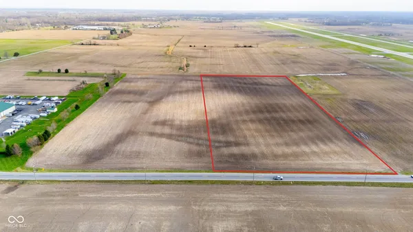 $900,000 | 11901 Highway 32, Zionsville, IN 46077
