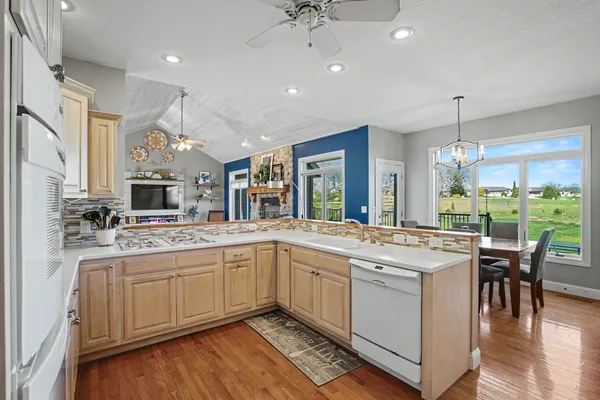 $629,900 | 918 Melody Hills, Fulton, IL 61252