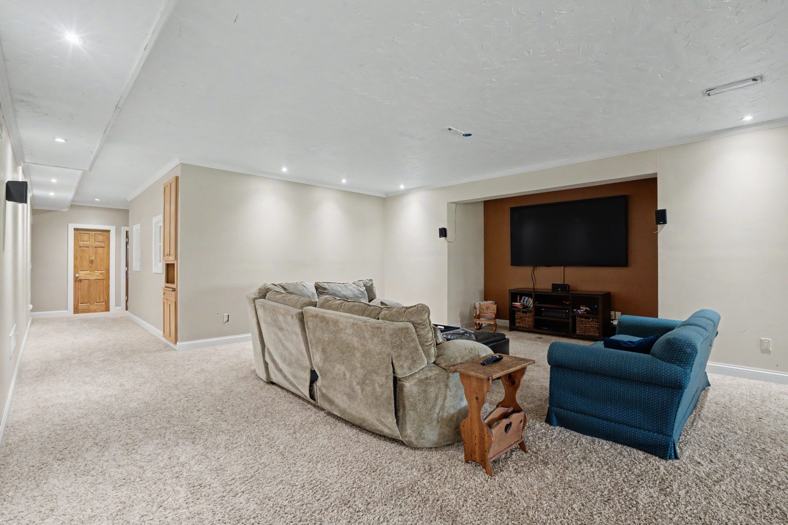 918 Melody Hills Fulton, IL 61252 - Photo 22 of 43 a living room with furniture and a flat screen tv