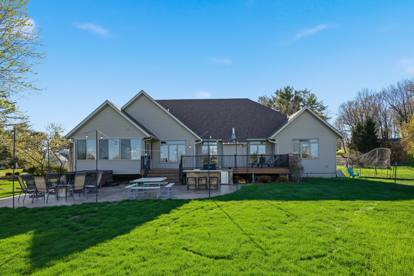 918 Melody Hills Fulton, IL 61252 - Photo 32 of 43 a front view of a house with a yard