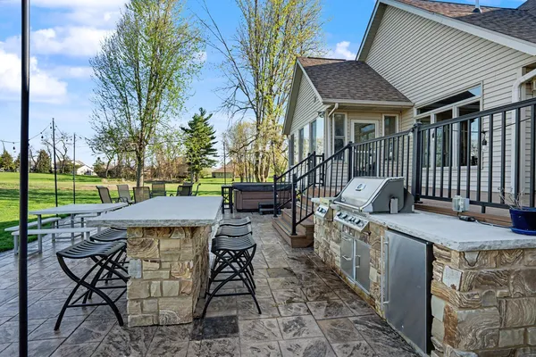 $629,900 | 918 Melody Hills, Fulton, IL 61252