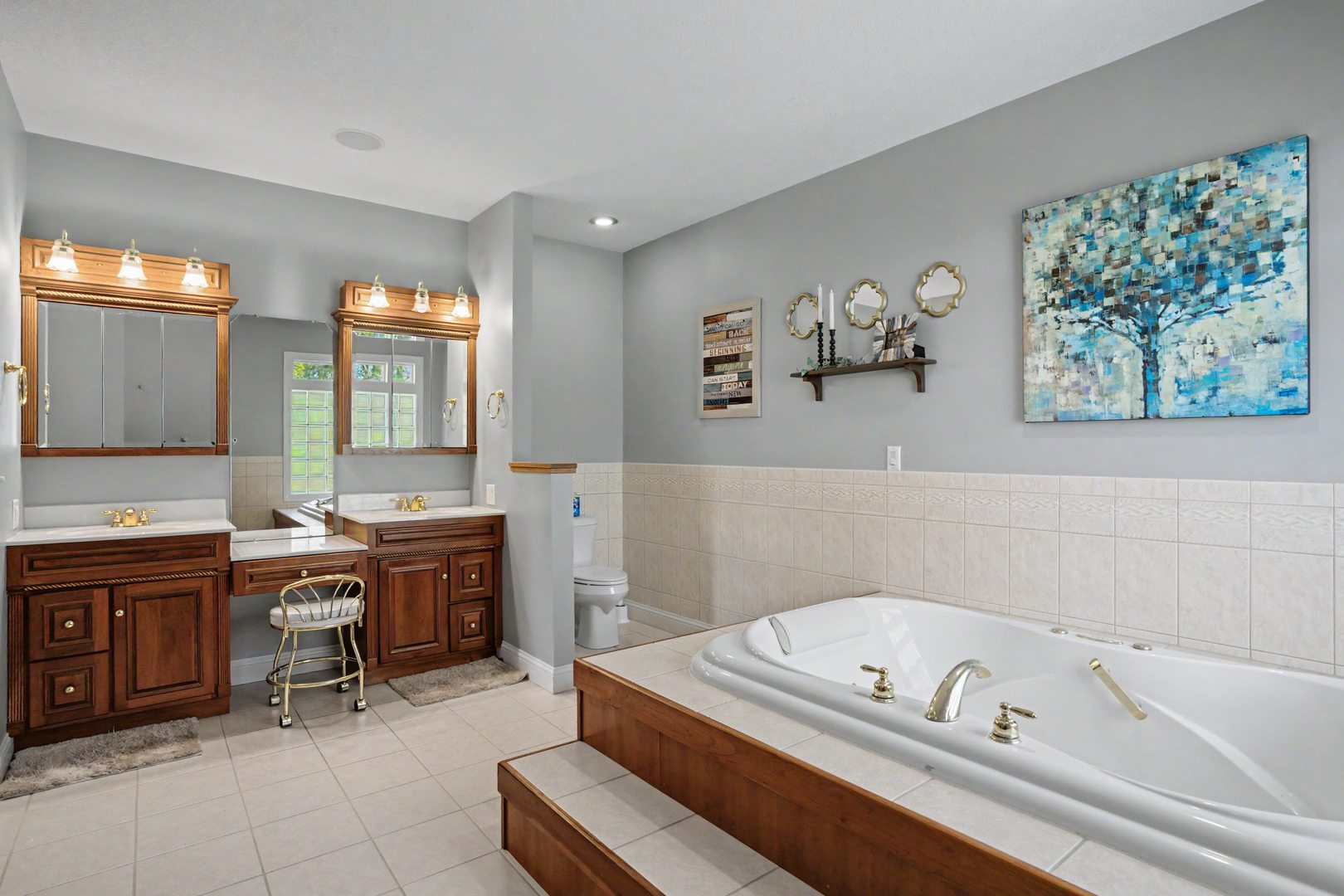 918 Melody Hills Fulton, IL 61252 - Photo 7 of 43 a bathroom with a tub sink and mirror