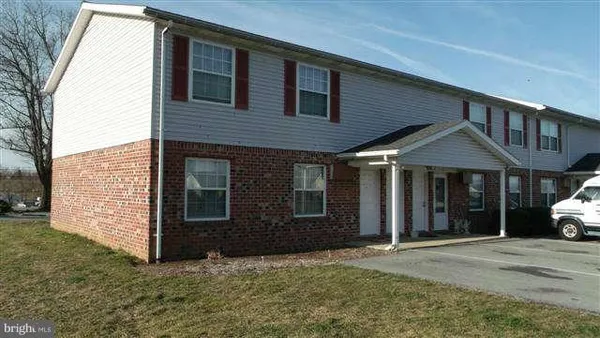 $1,100 | 1760 Wisteria Drive, Unit J, Chambersburg, PA 17202