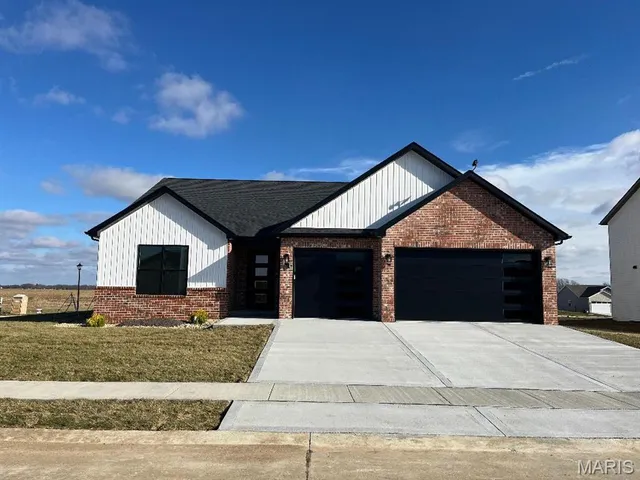 $675,000 | 3122 Ashville Drive, Glen Carbon, IL 62034