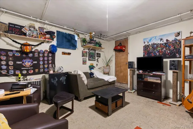 $695,000 | 2761 Hering Avenue | Laconia