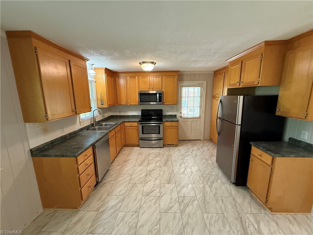 2630 Farmbrook Road Winston-Salem, NC 27103 - Photo 3 of 14