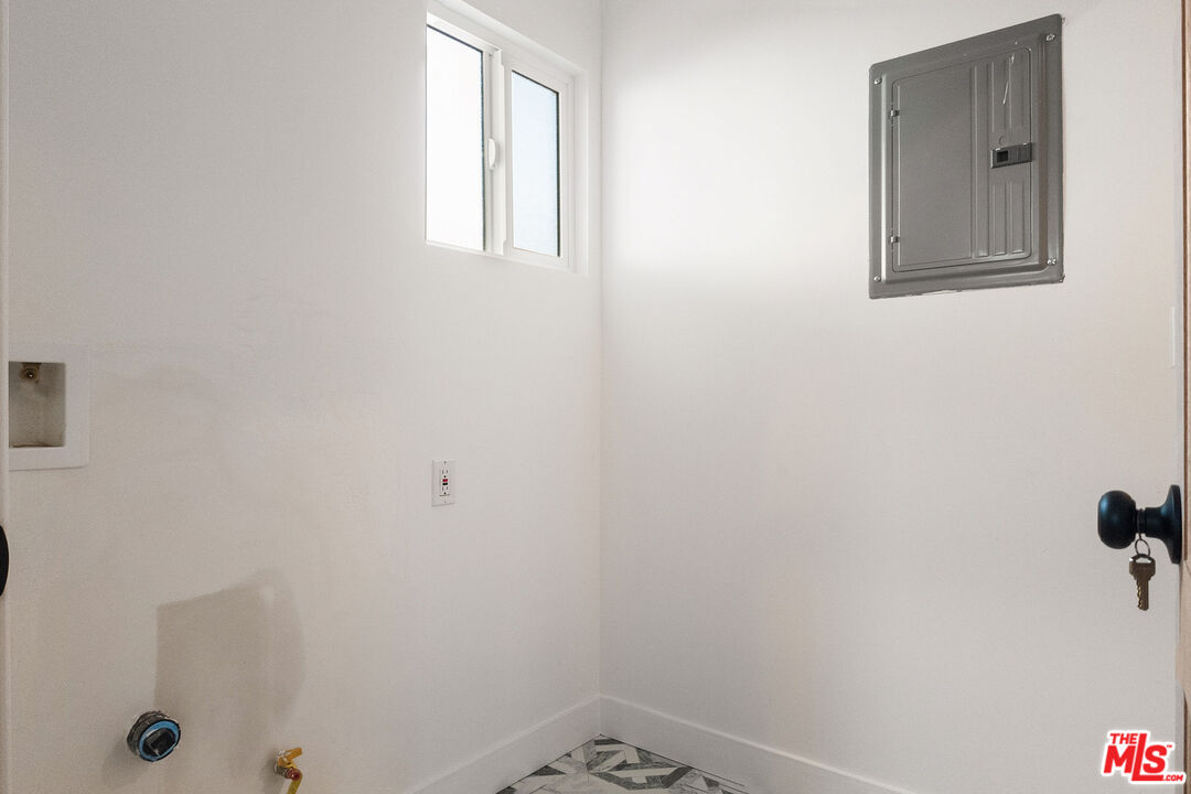 1795 Morada Place Altadena, CA 91001 - Photo 14 of 41 a bathroom with a window