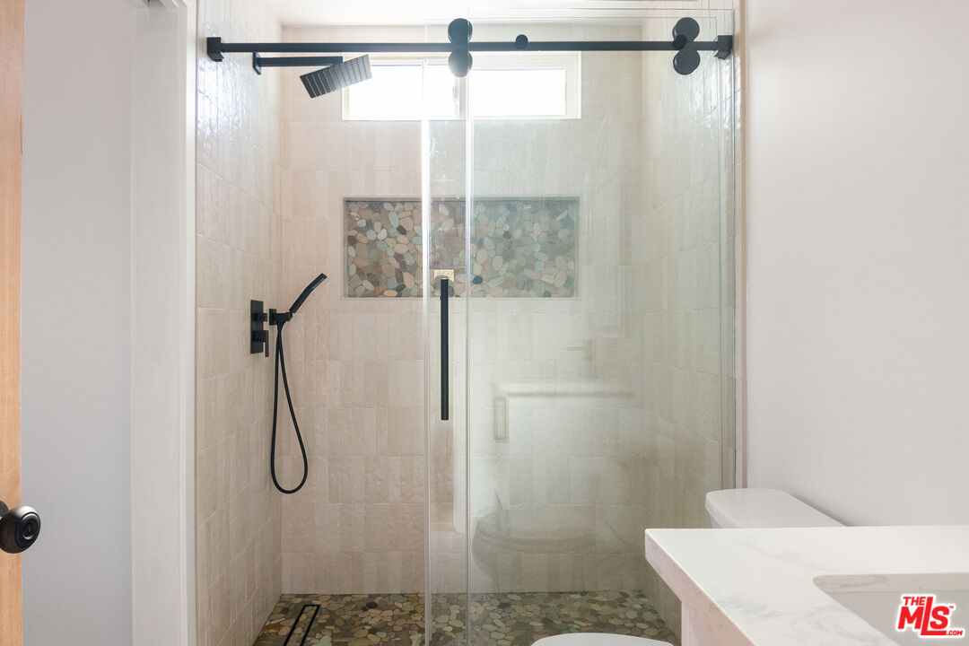 1795 Morada Place Altadena, CA 91001 - Photo 23 of 41 a bathroom that has a shower sink