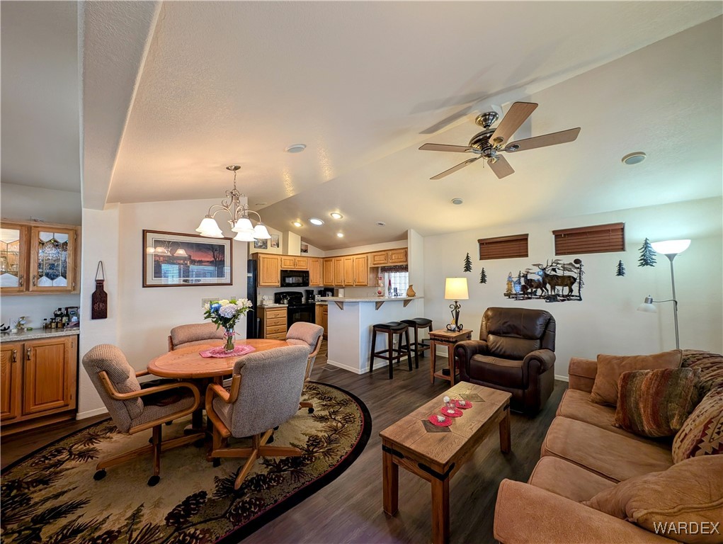 2000 Ramar Road, Unit 161 Bullhead City, AZ 86442 - Photo 12 of 46 Living Room