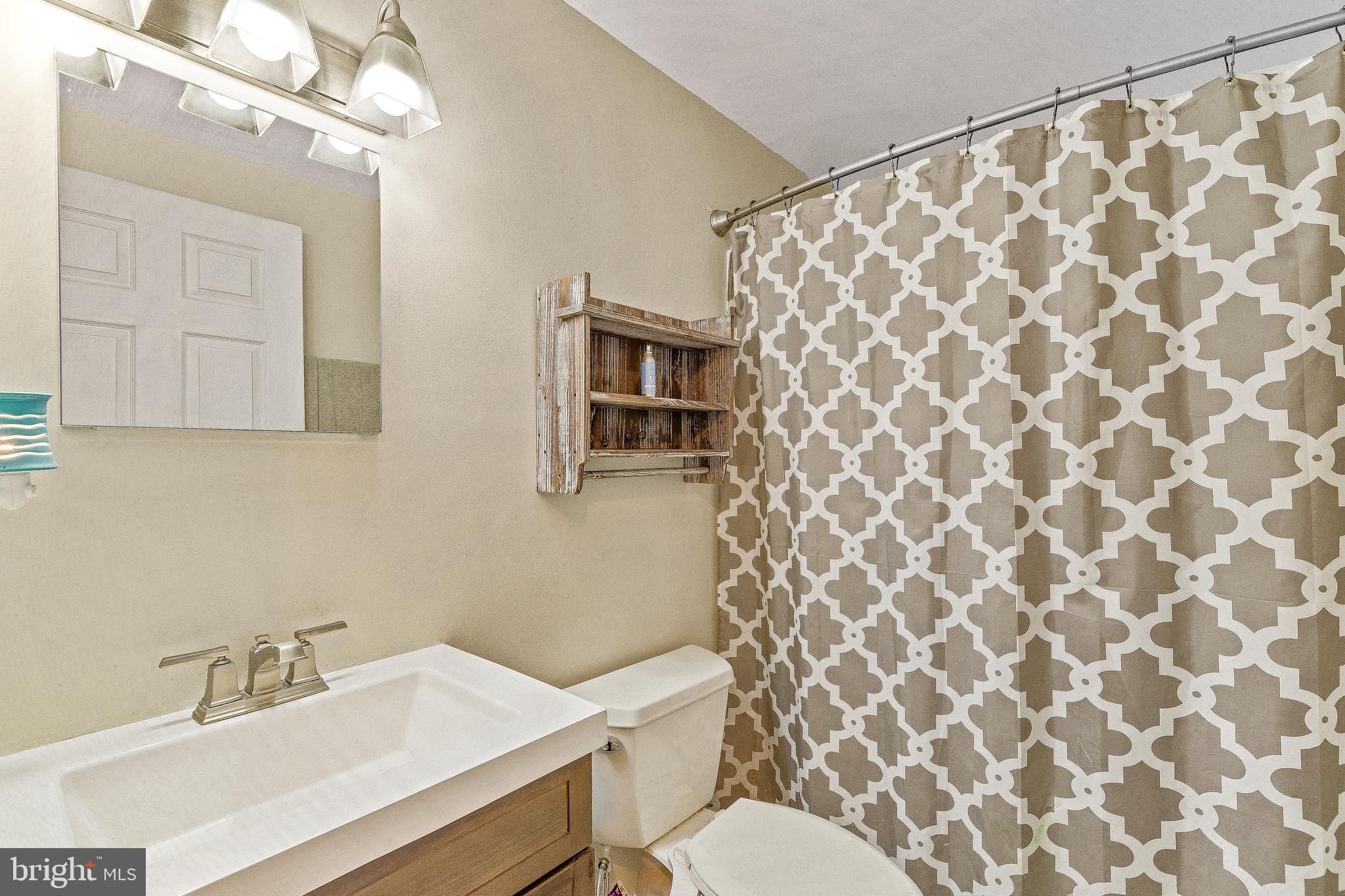 1158 Calvert Beach Road St. Leonard, MD 20685 - Photo 21 of 30 Main floor full bath