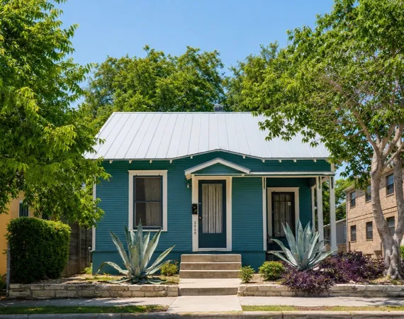 $2,500 | 2904 West Avenue, Austin, TX 78705