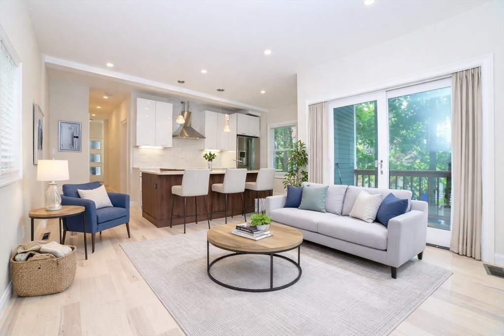 189 I Street, Unit 1 Boston, MA 02127 - Photo 2 of 11